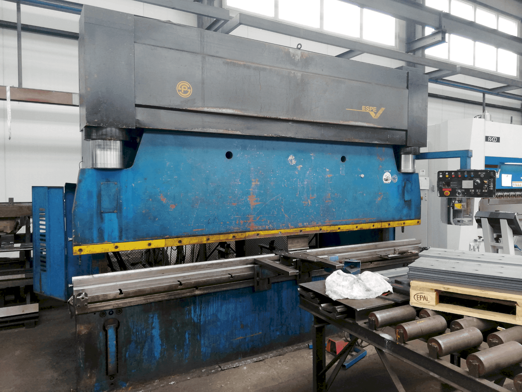 Vista frontale della macchina ESPE CTO 250/4000N