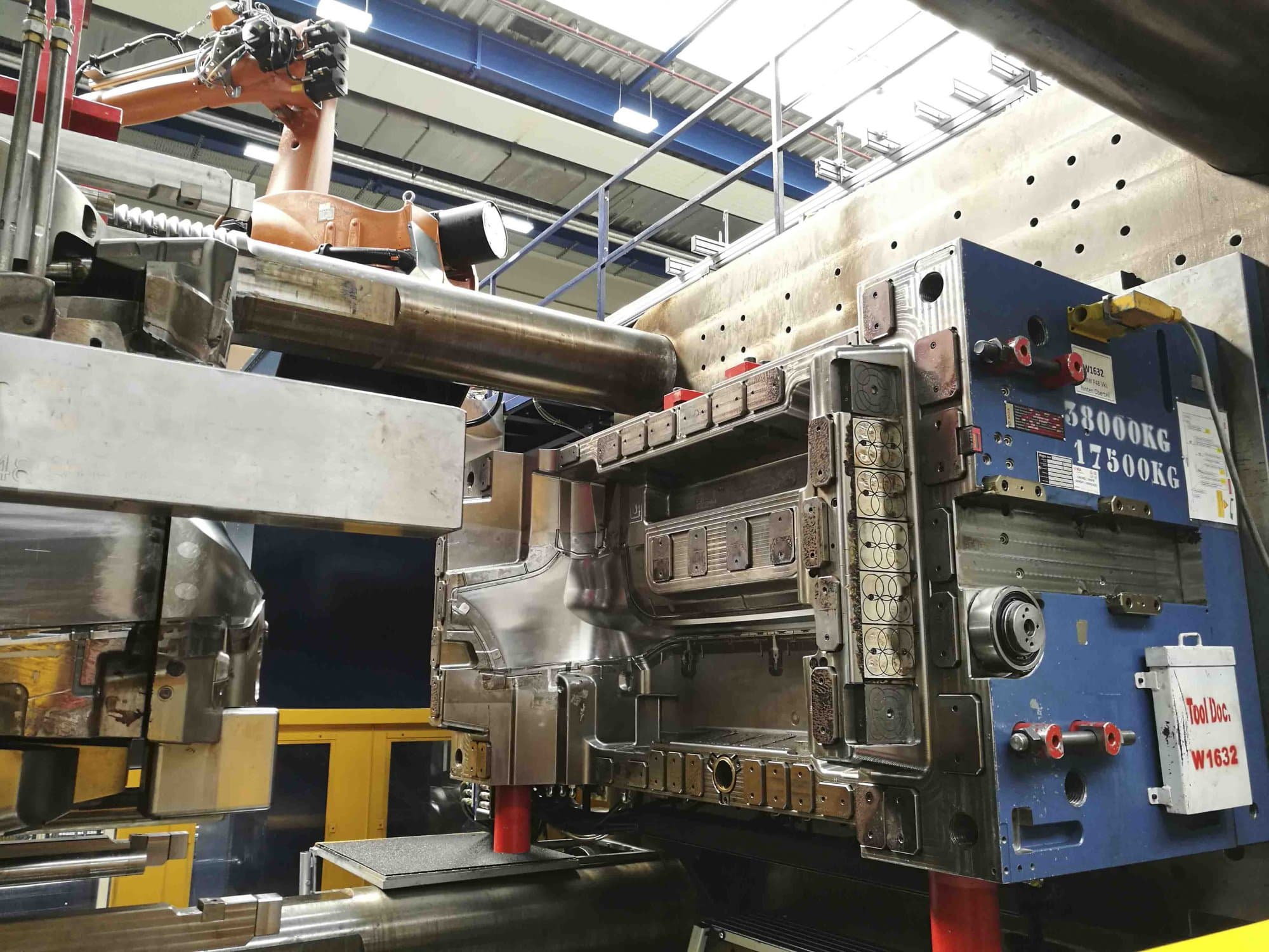 Vista frontale 1 della macchina Husky E 3650 RS 170/155