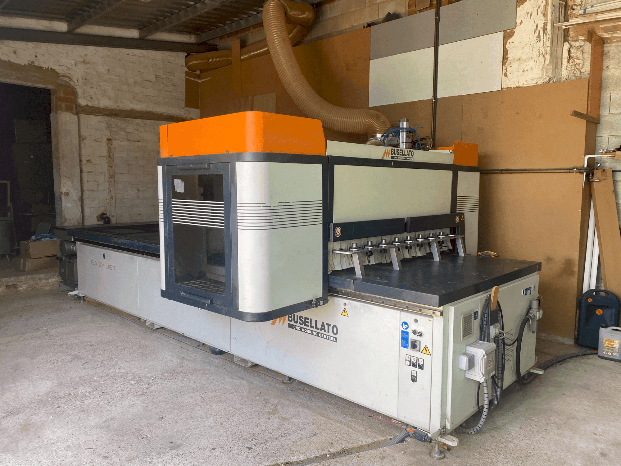 Vista frontale della macchina BUSELLATO easyjet 5.12