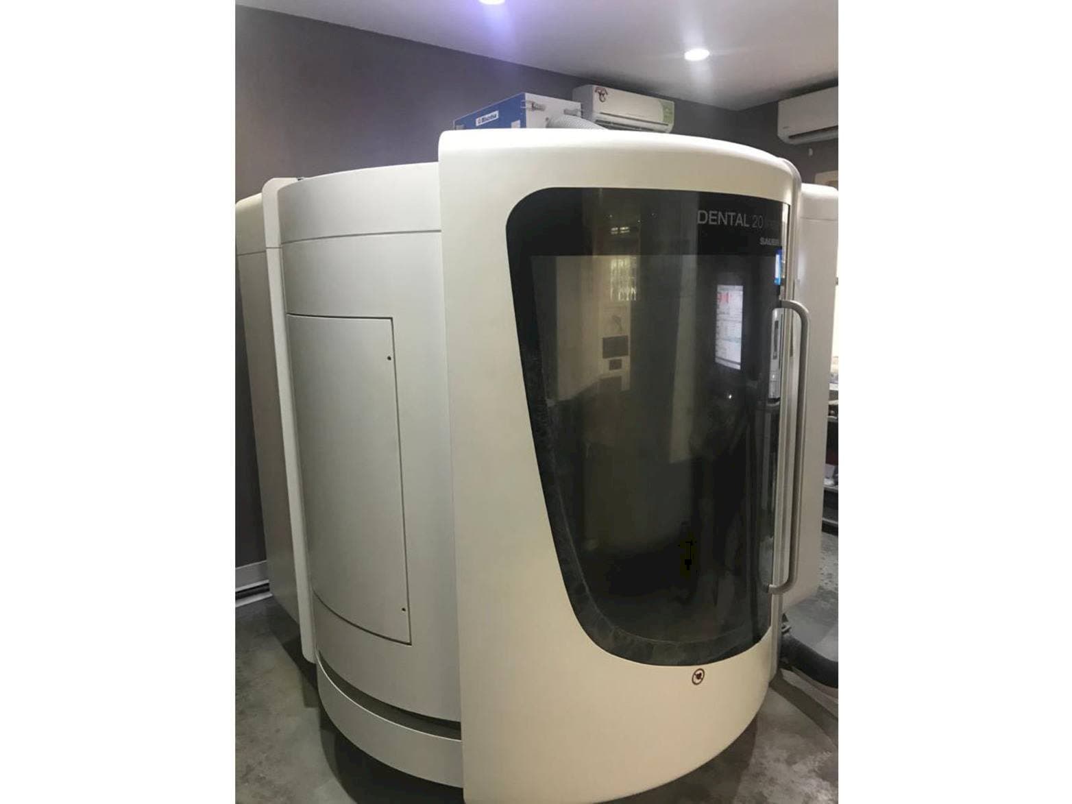 Vista frontale della macchina DMG Mori Seiki HSC 20 Linear Dental Sauer