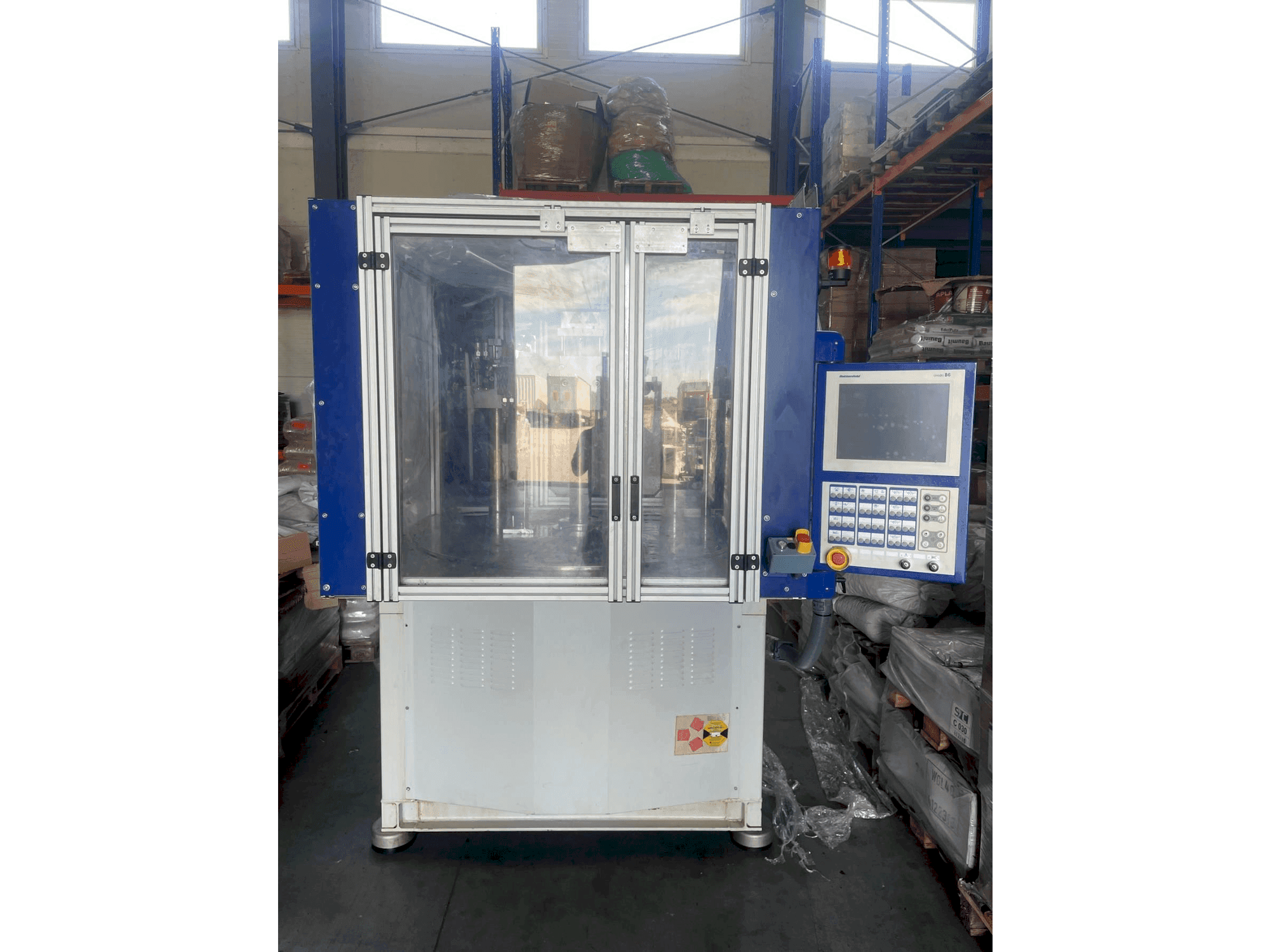 Vista frontale della macchina Battenfeld VM 150/525 R1280 Unilog B6P