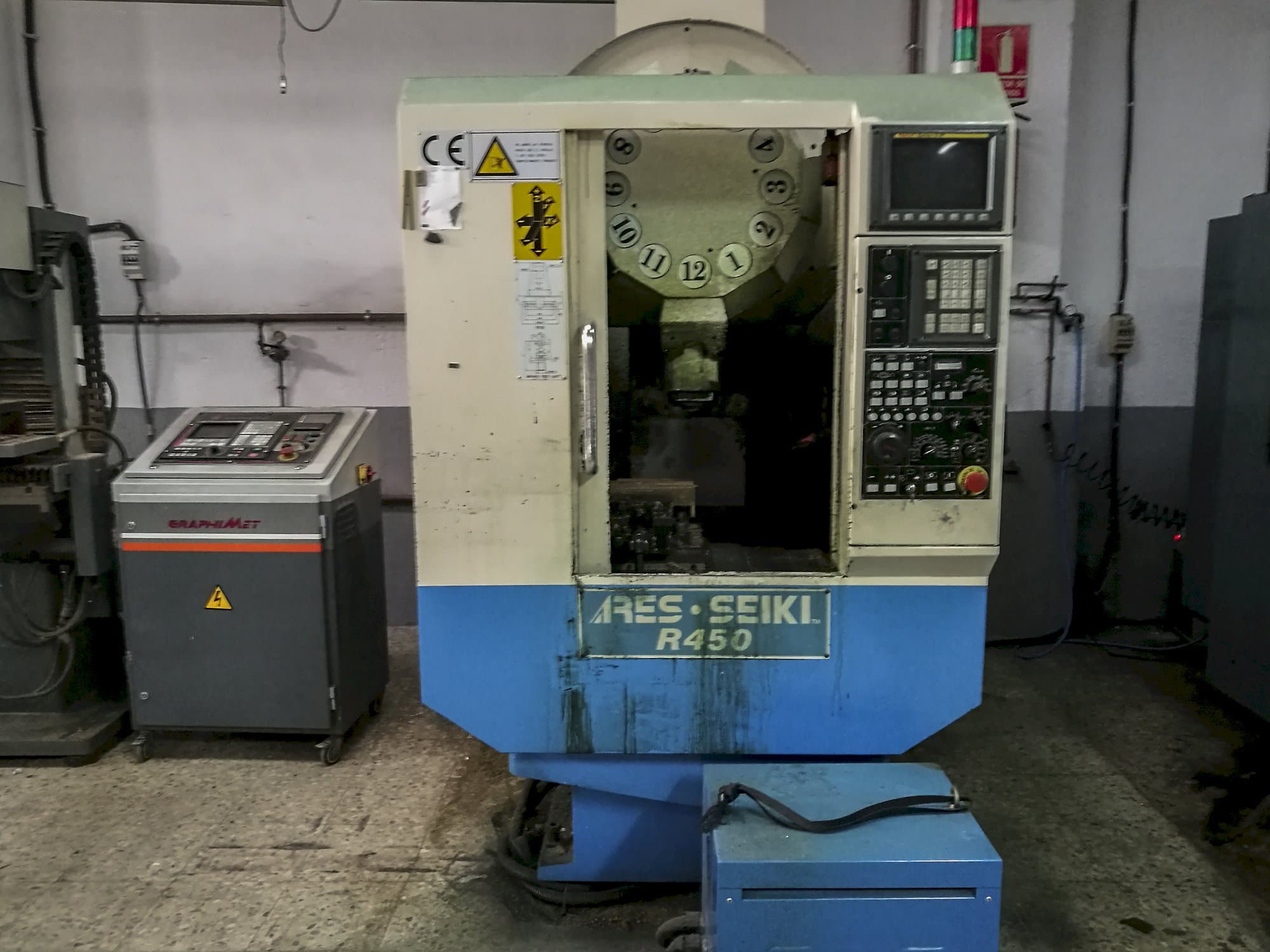 Vista frontale della macchina ARES TC-450