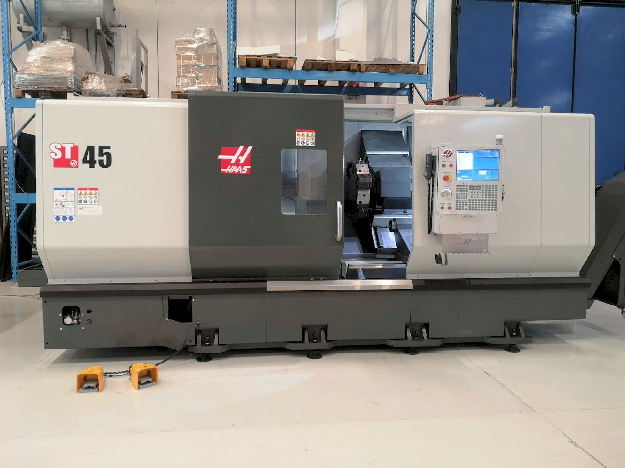 Vista frontale della macchina HAAS ST-45
