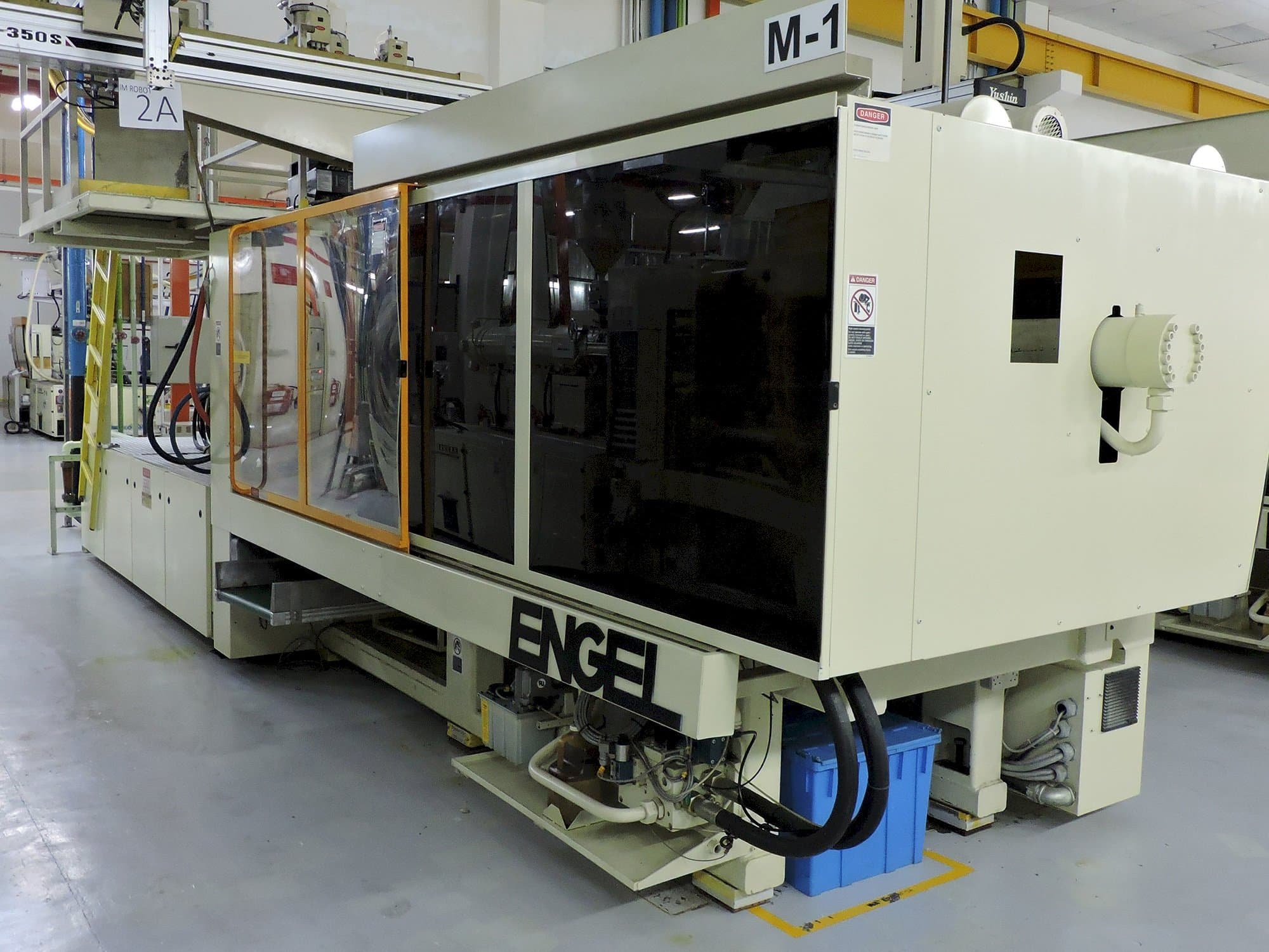 Vista lato destro della macchina ENGEL ES 1300 /450