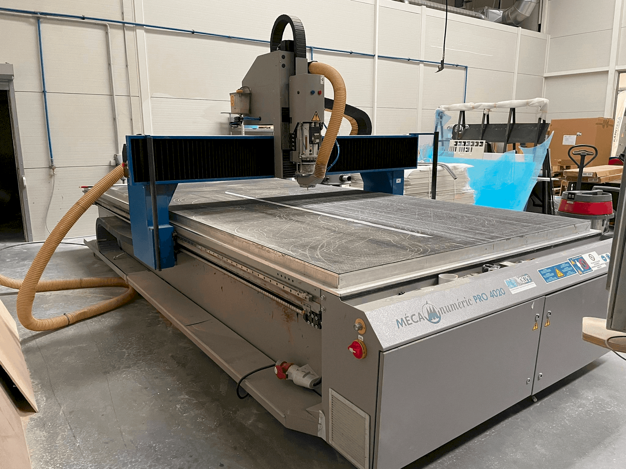 Vista frontale della macchina MECANUMERIC PRO 4020