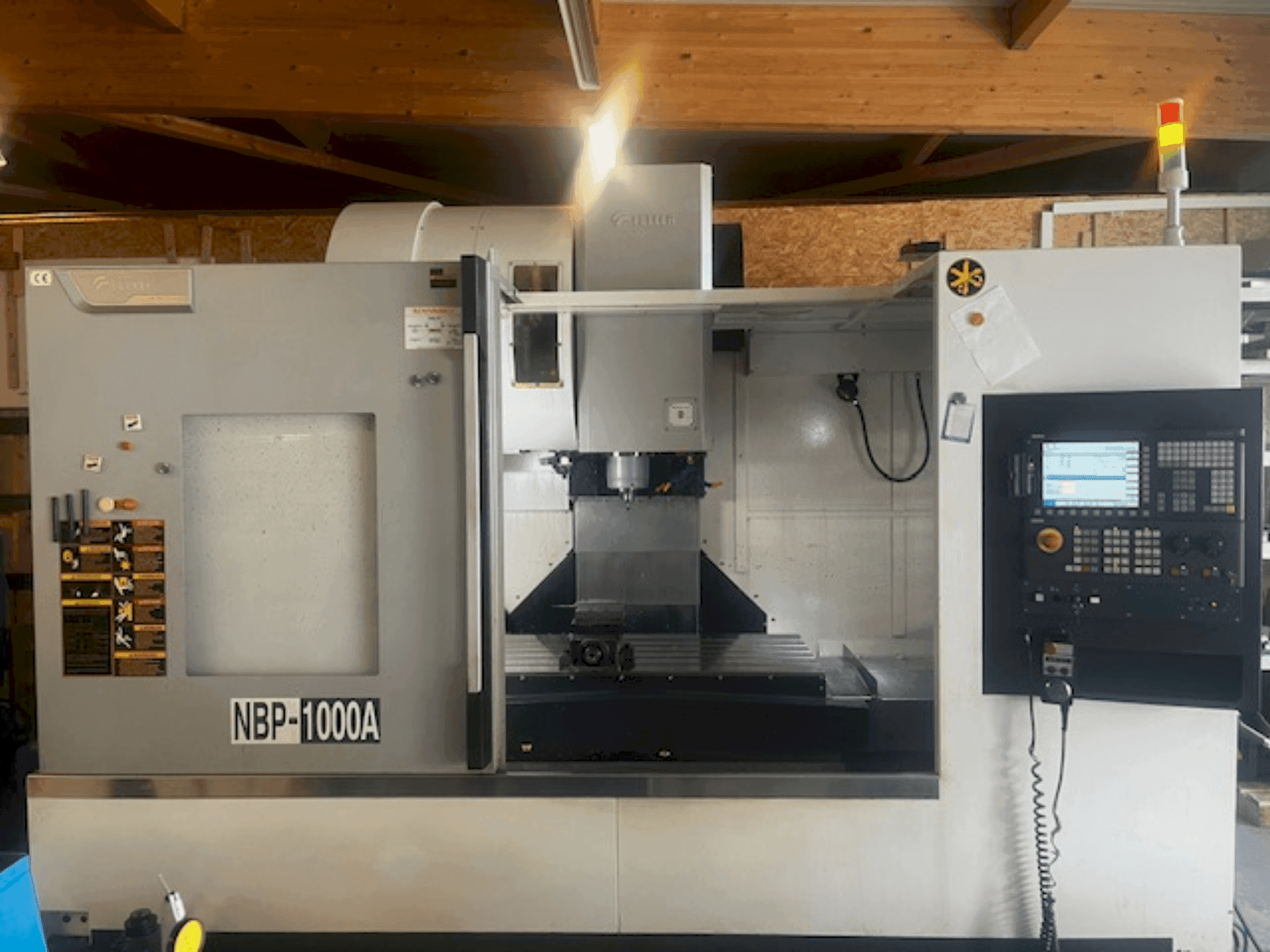 Vista frontale della macchina Feeler NBP 1000A