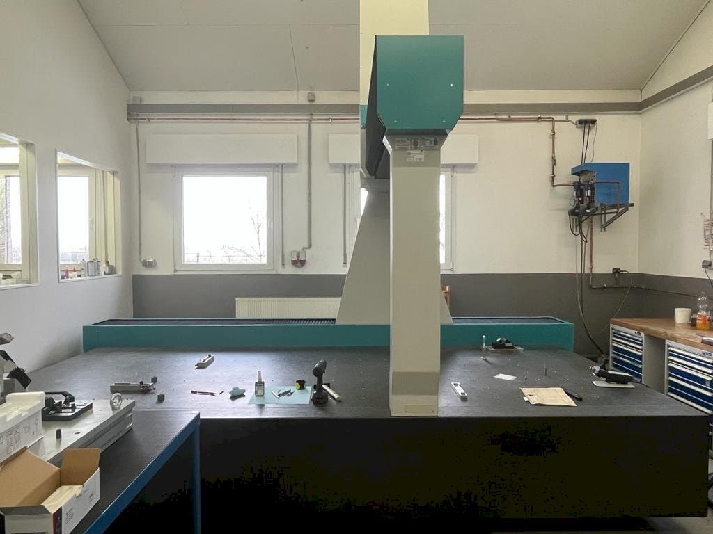 Vista frontale della macchina Wenzel LH 1512