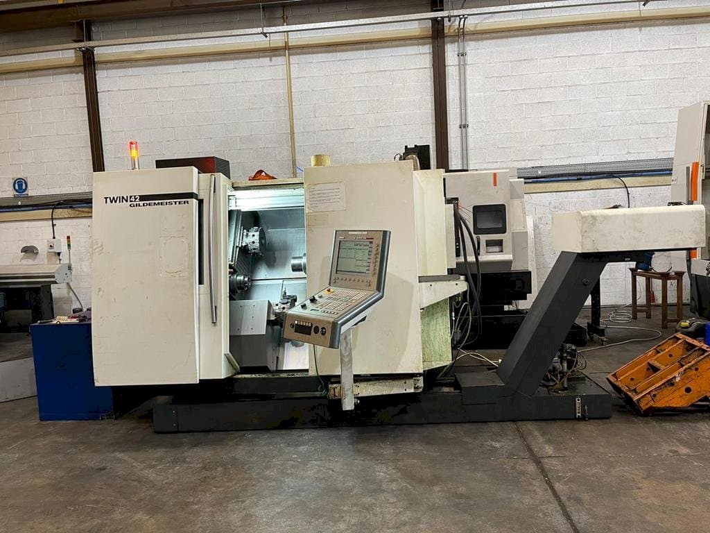 Vista frontale della macchina DMG GILDEMEISTER TWIN 42 Rg1