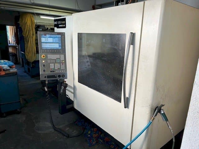 Vista frontale della macchina DMG 1035 Evo