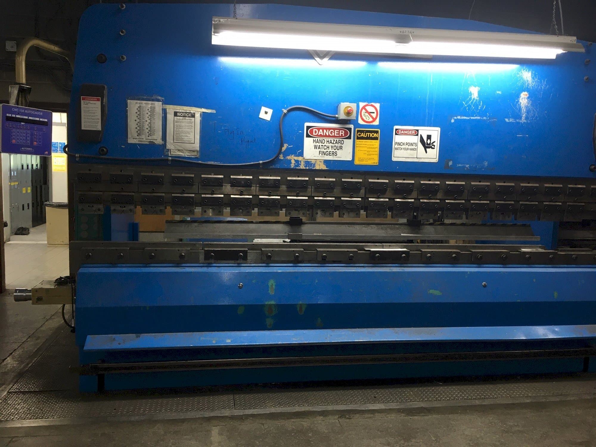 Vista frontale della macchina PROMECAM 204