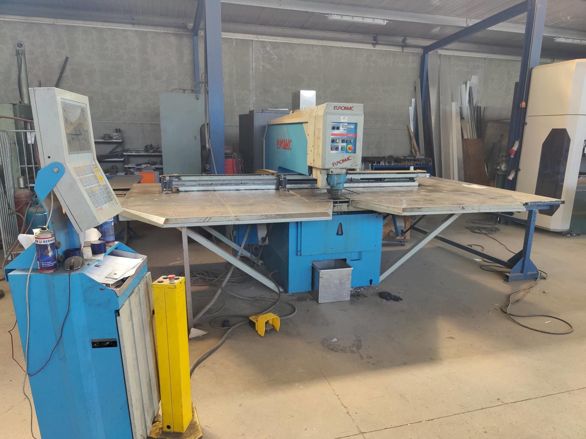 Vista frontale della macchina Euromac Z/1250/30