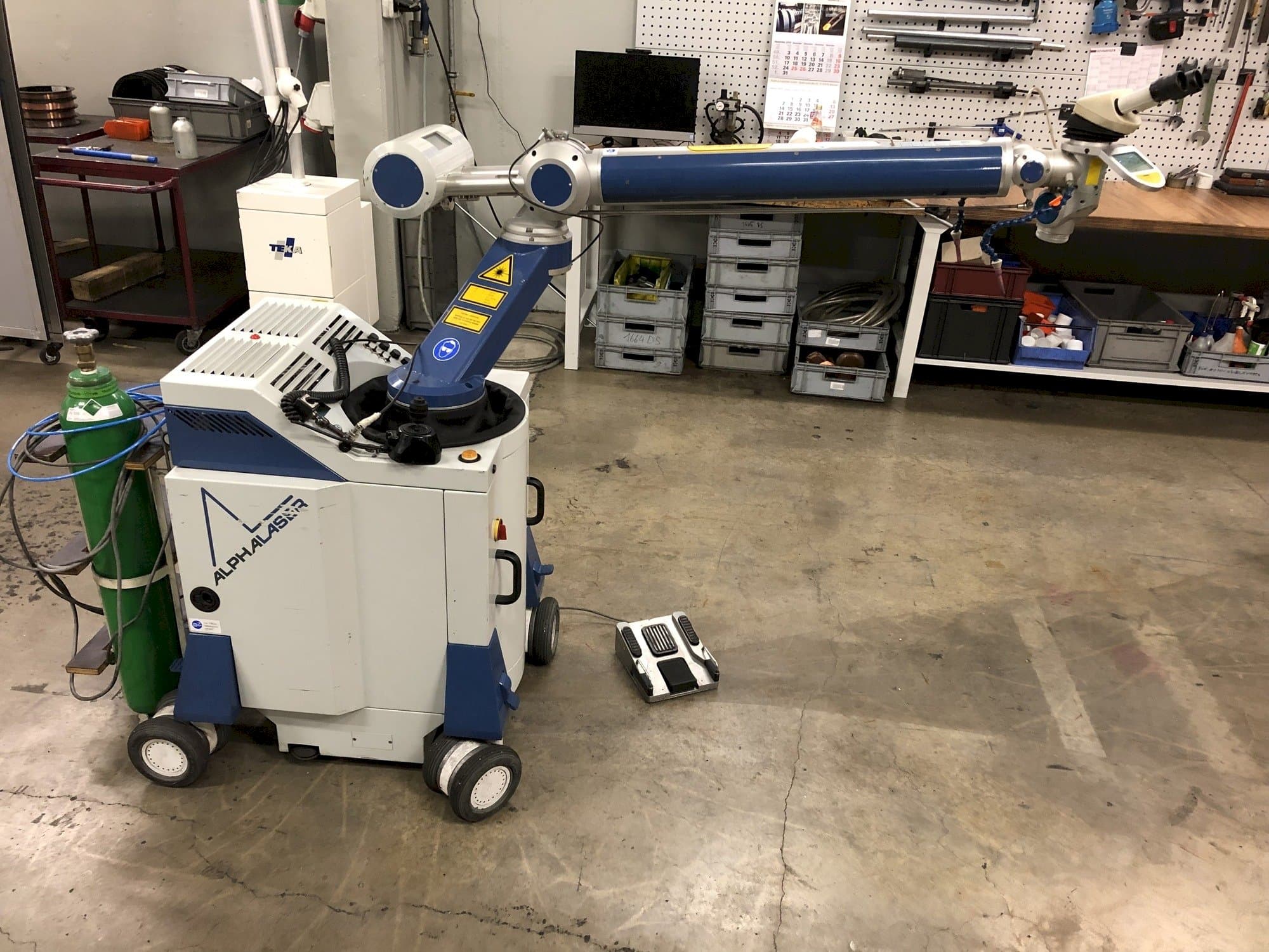 Vista lato sinistro della macchina ALPHA LASER ALM 200