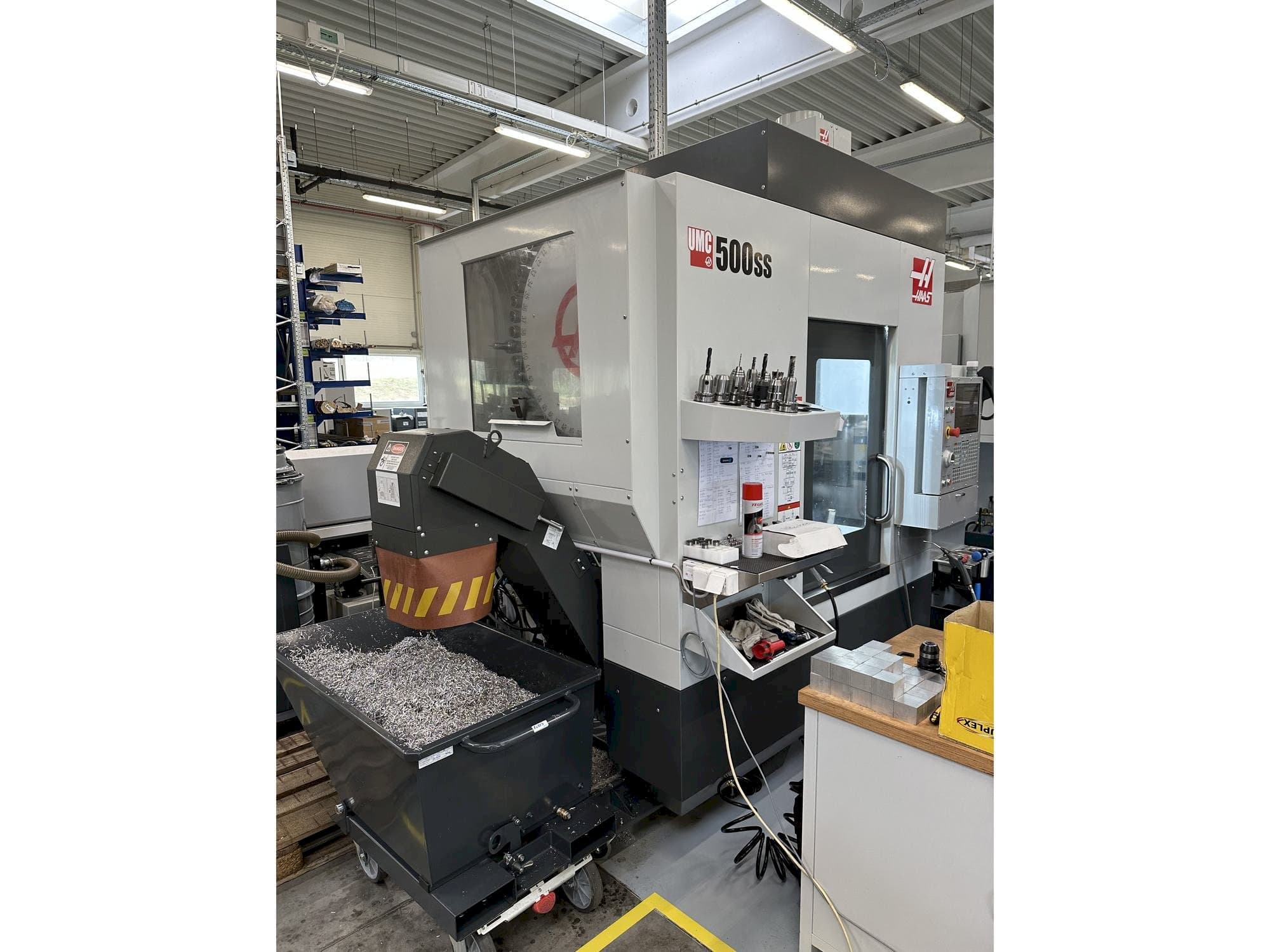 Vista frontale della macchina HAAS UMC-500SS