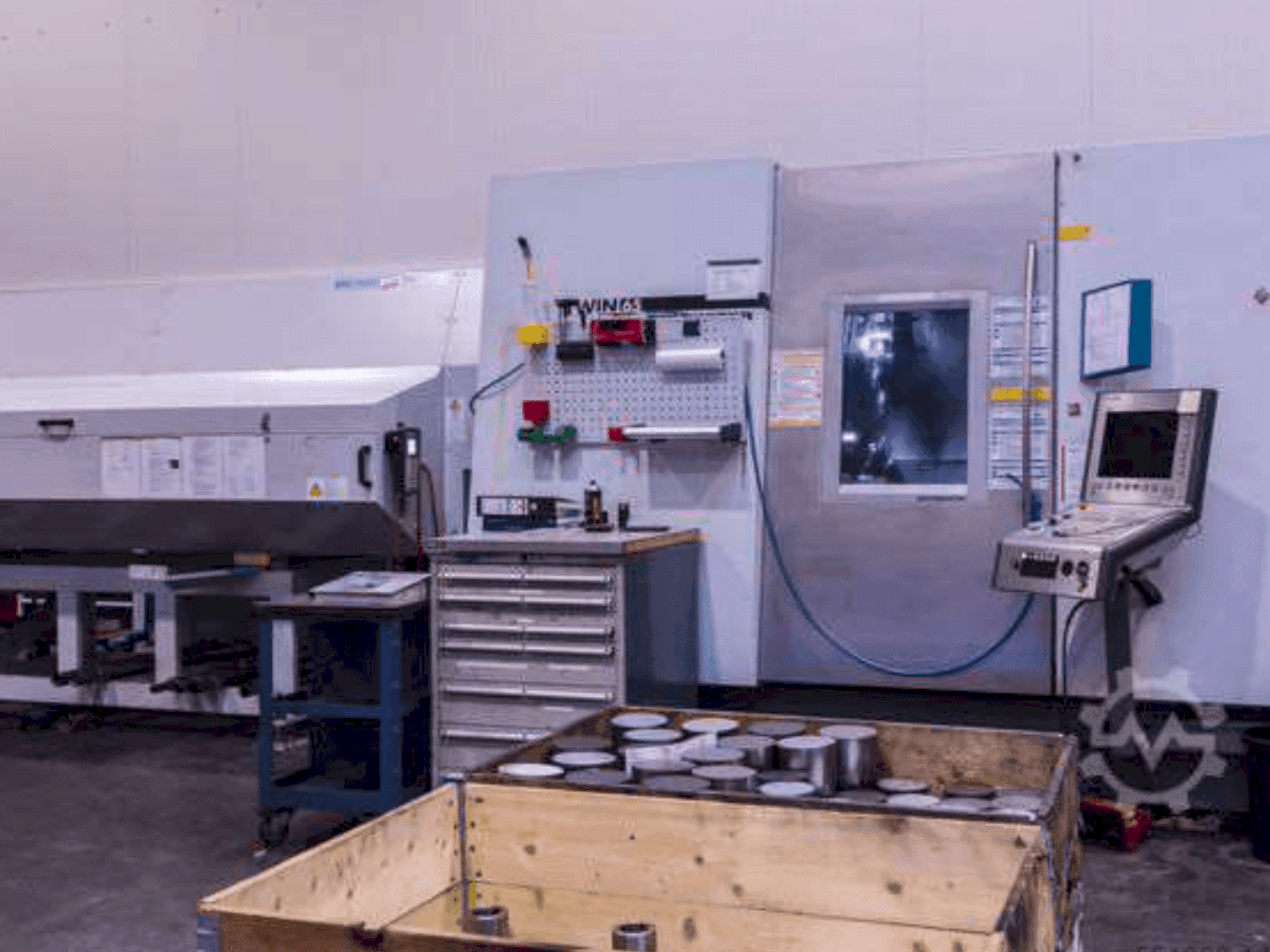 Vista frontale della macchina DMG Gildemeister Twin 65 (2004)