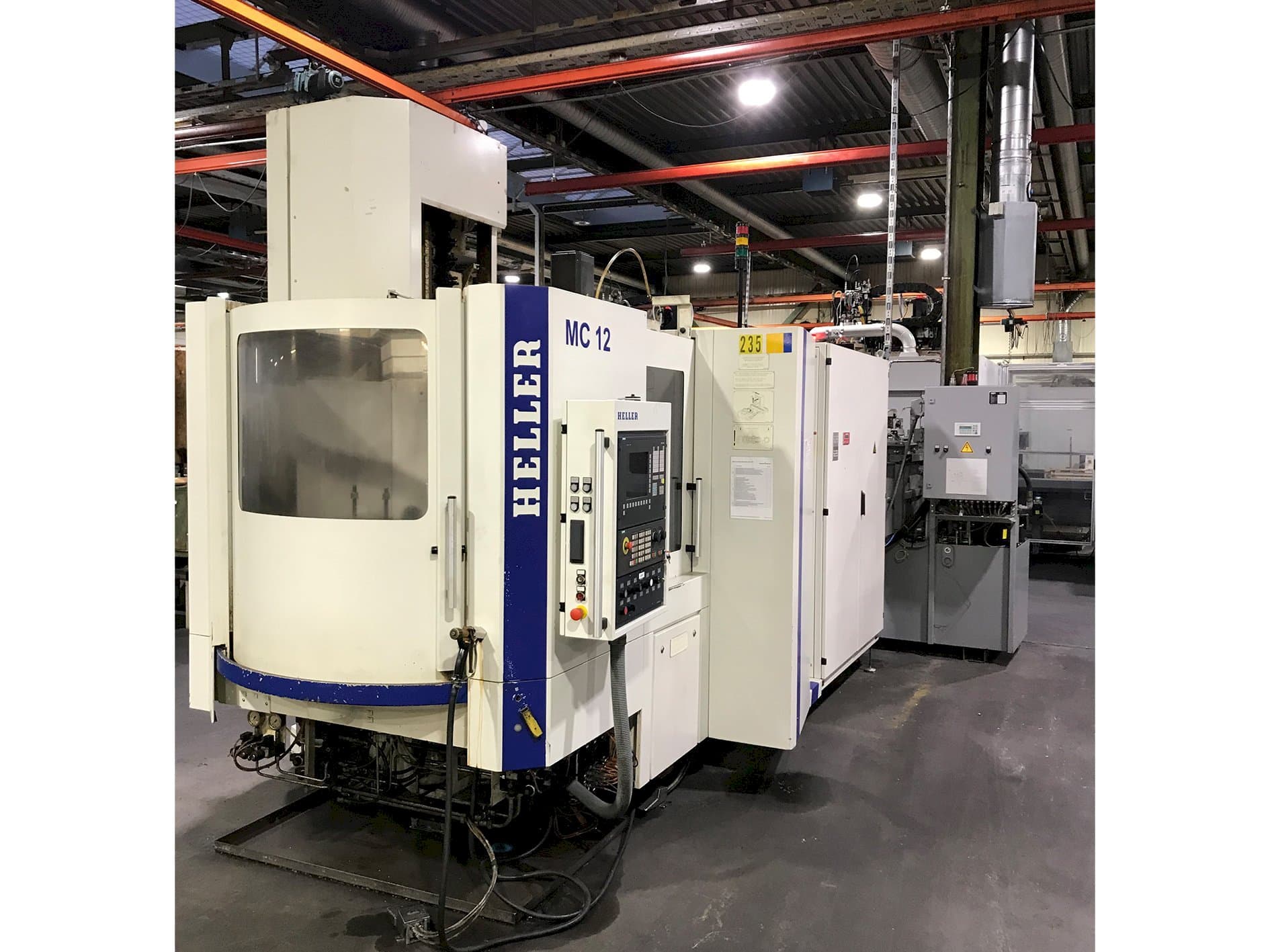 Vista frontale della macchina HELLER MC 12