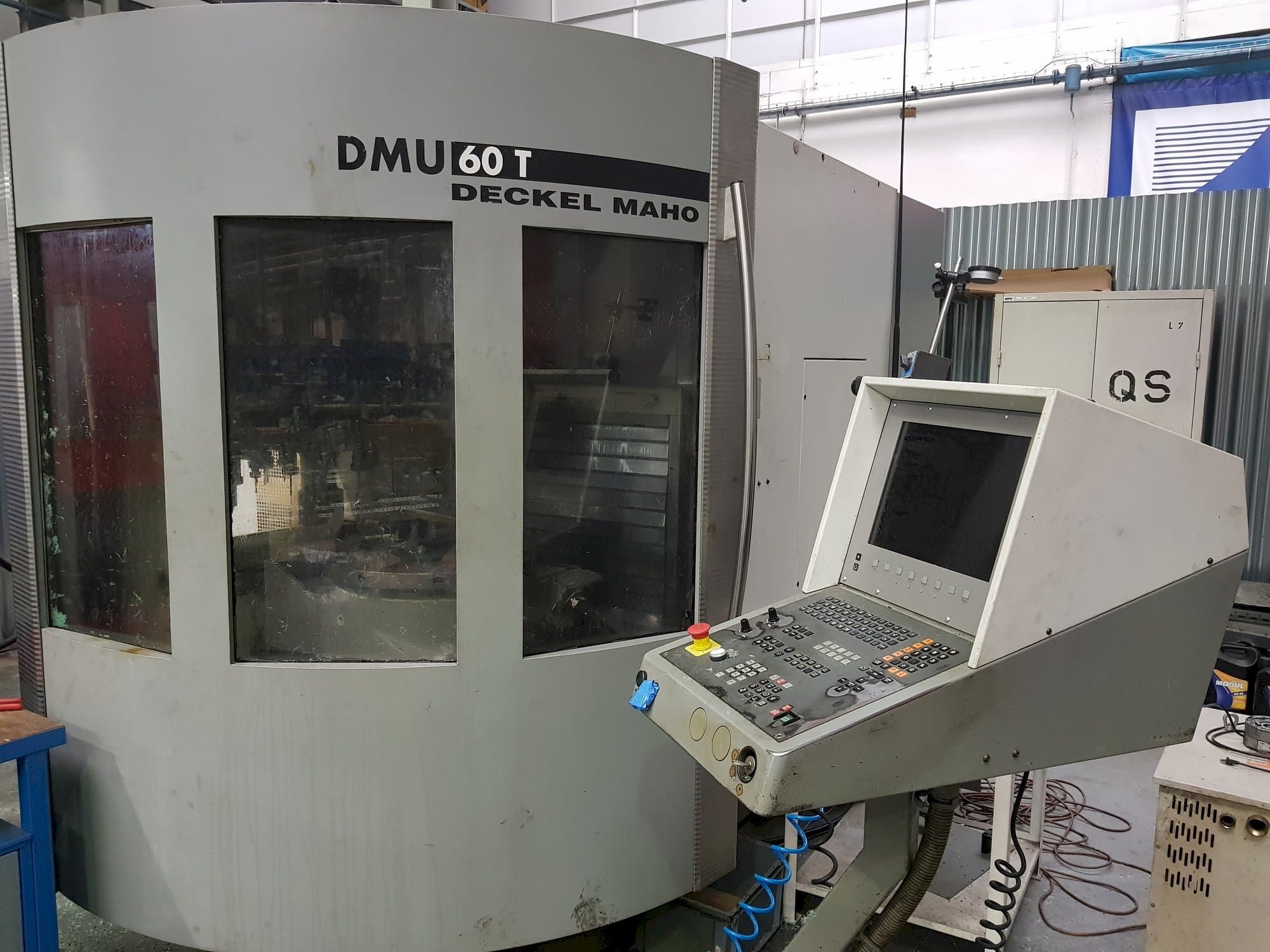 Vista frontale della macchina DECKEL MAHO DMU 60T