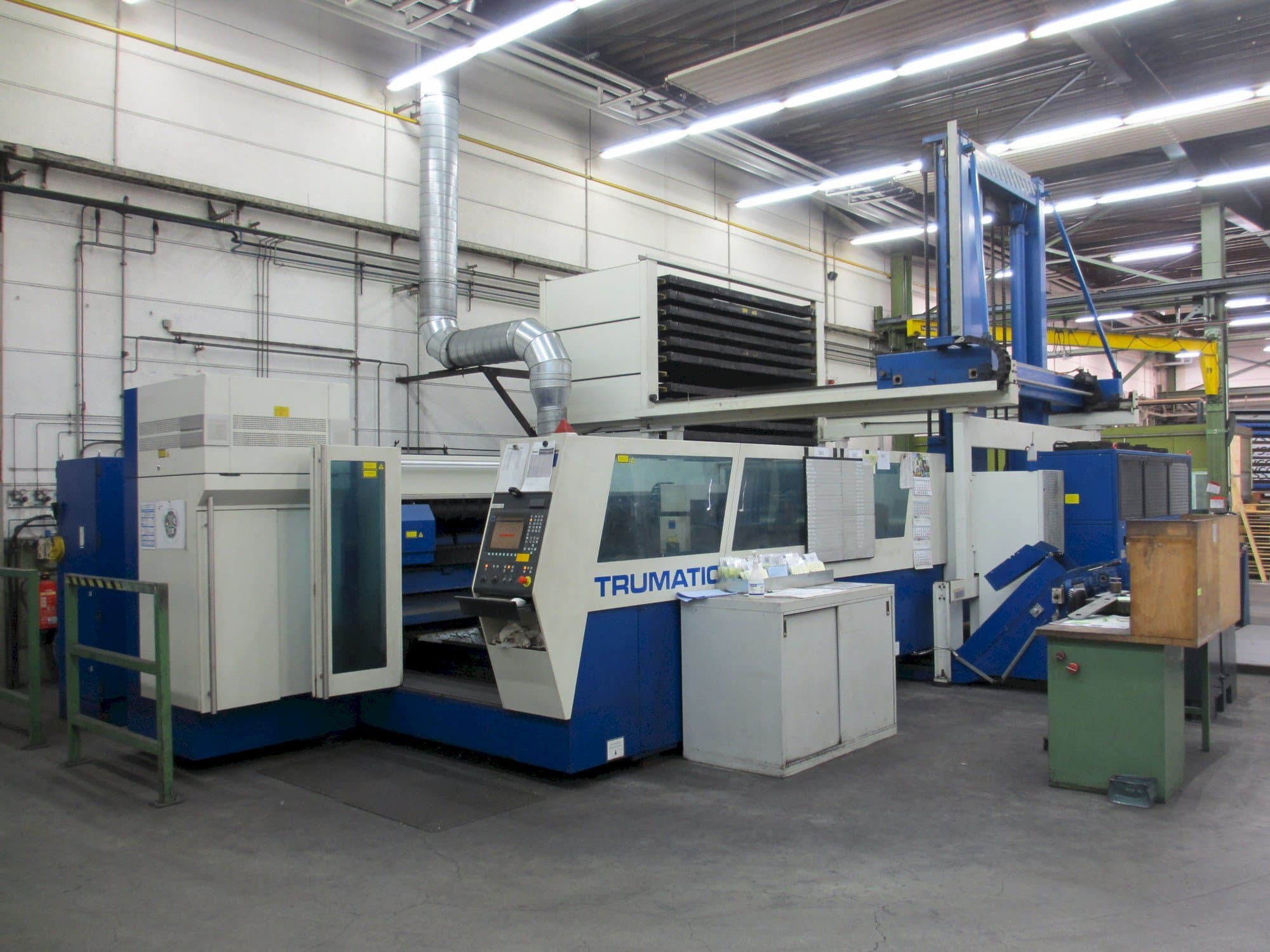 Vista frontale della macchina Trumpf Trumatic L 3050