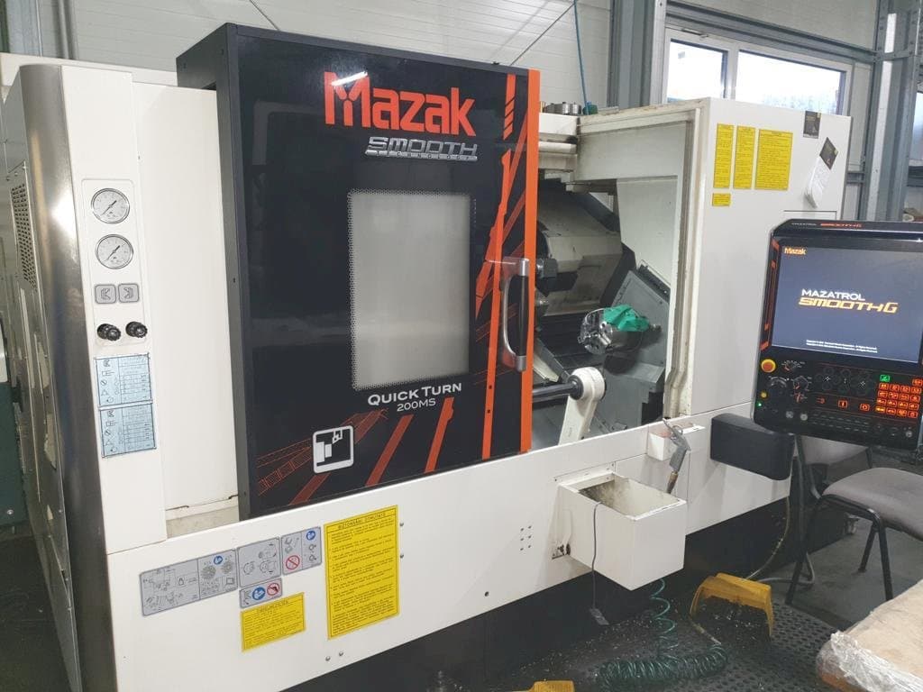 Vista frontale della macchina Mazak Quick Turn 200MS