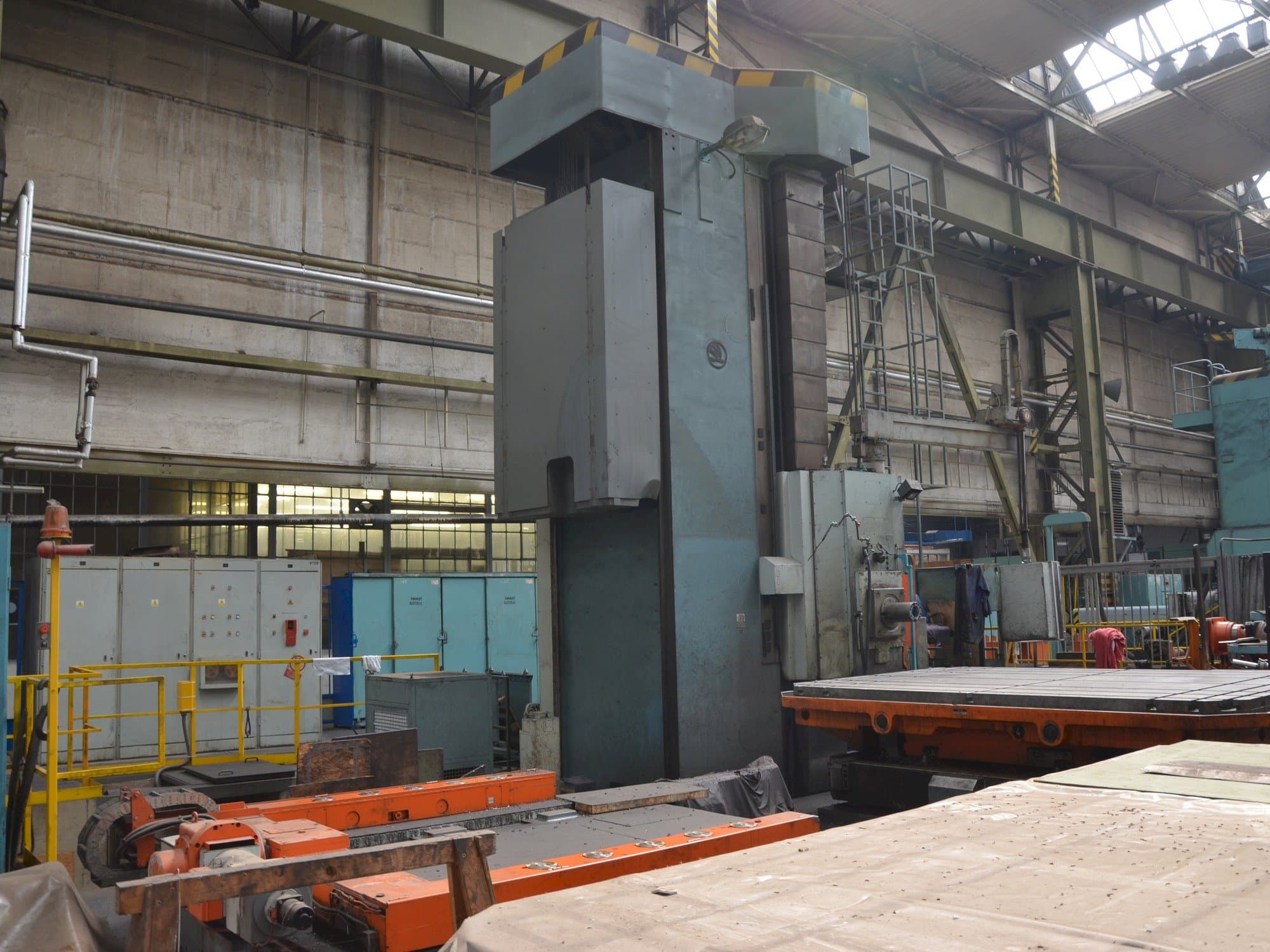 Vista laterale sinistra della macchina SKODA W 180NC