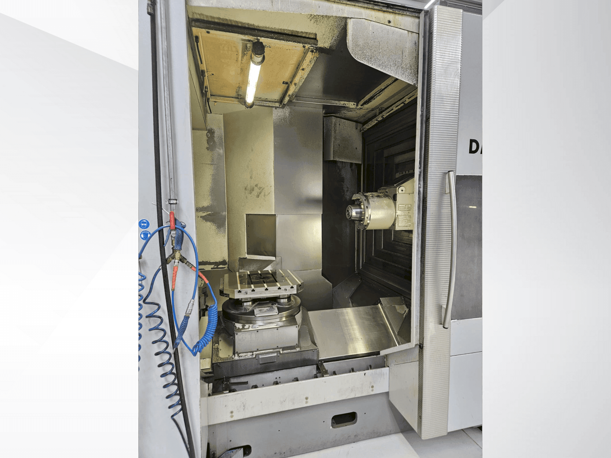 Vista frontale della macchina DECKEL MAHO DMC 70H duoBlock