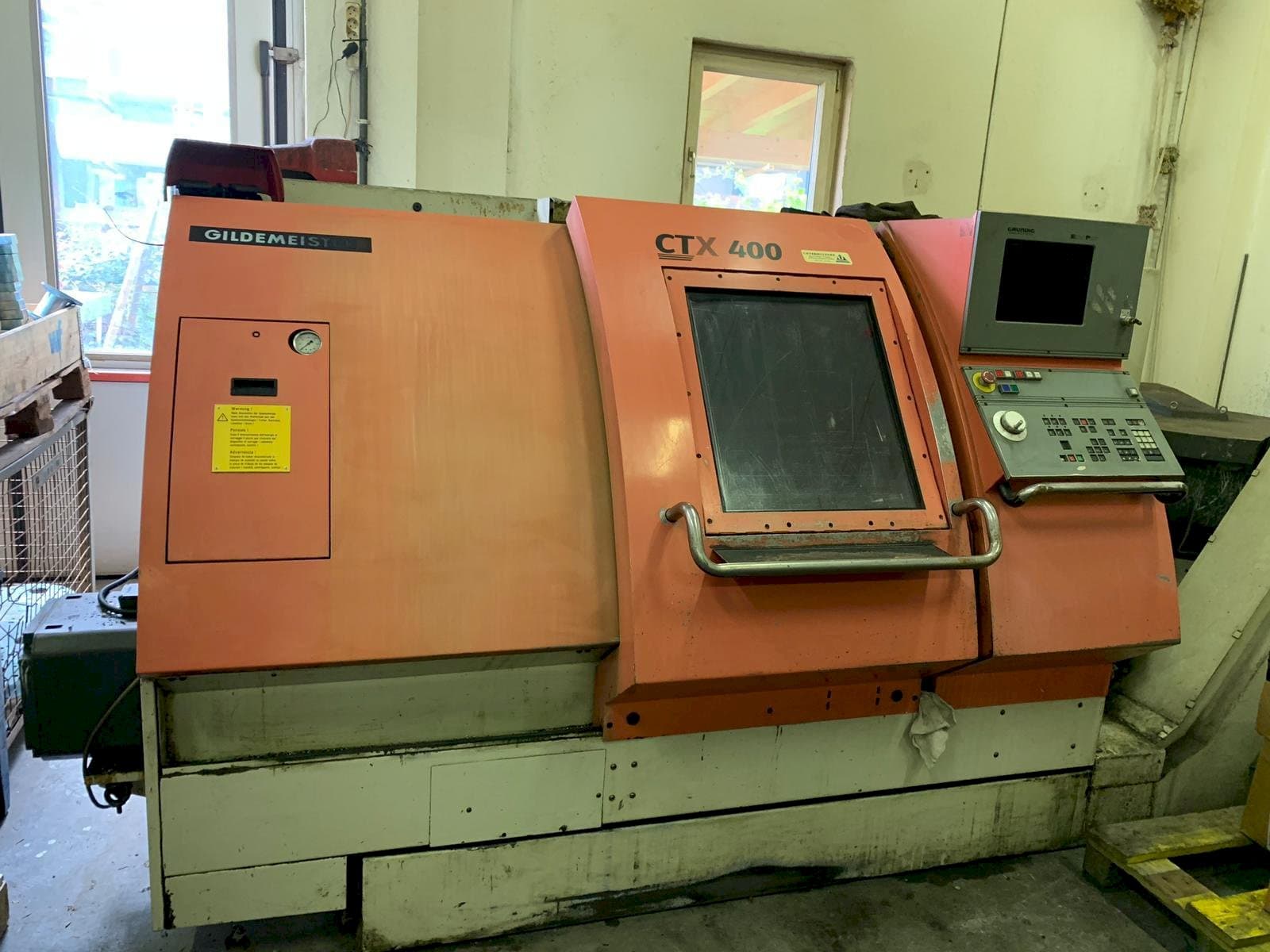 Vista frontale della macchina Gildemeister CTX 400