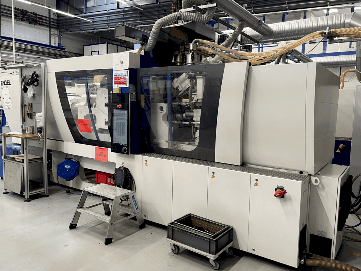 Vista frontale della macchina Engel Victory 200H 60W 180