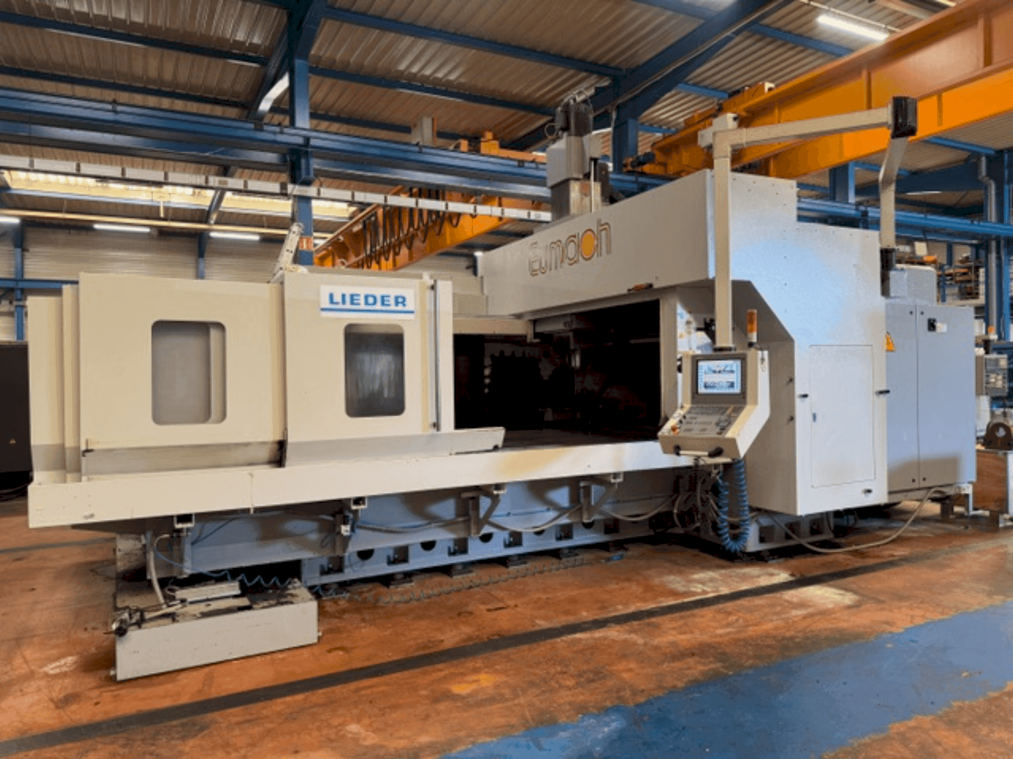 Vista frontale della macchina Eumach DVM-3021