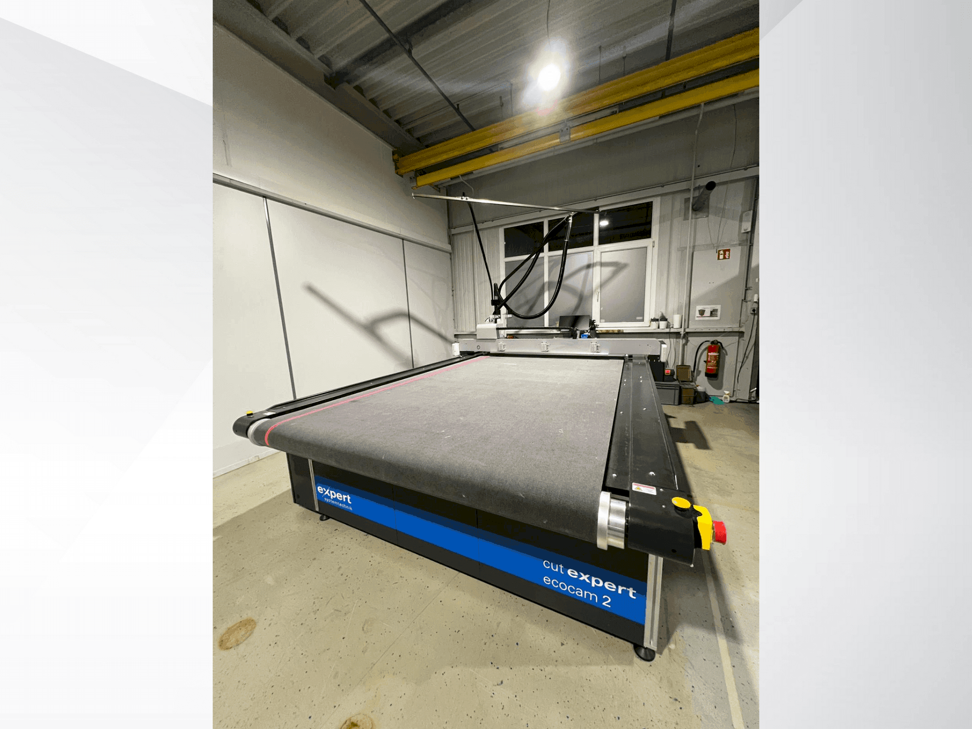 Vista frontale della macchina EXPERT cut Expert ecocam 2