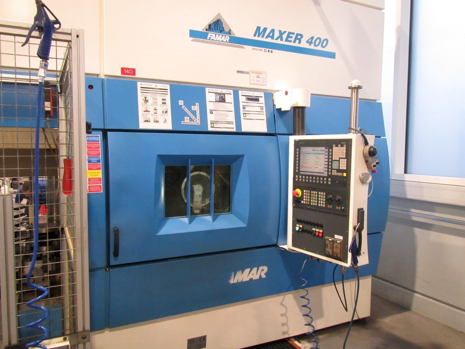 Vista frontale della macchina Famar Maxer 400