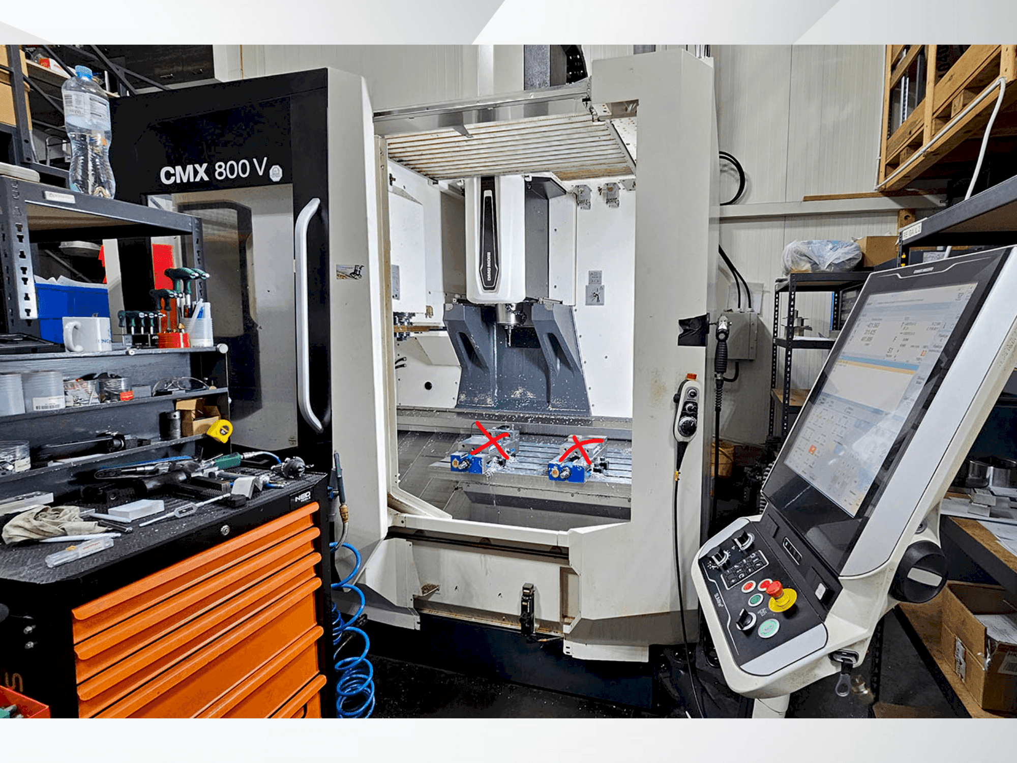 Vista frontale della macchina DMG CMX 800V