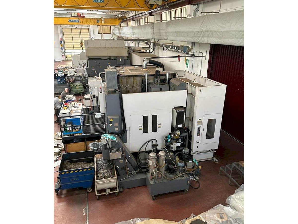 Vista frontale della macchina Okuma MILLAC 800VH