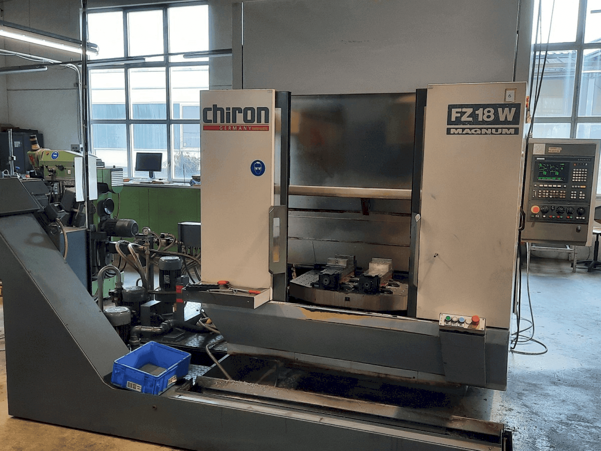 Vista frontale della macchina CHIRON FZ 18 W