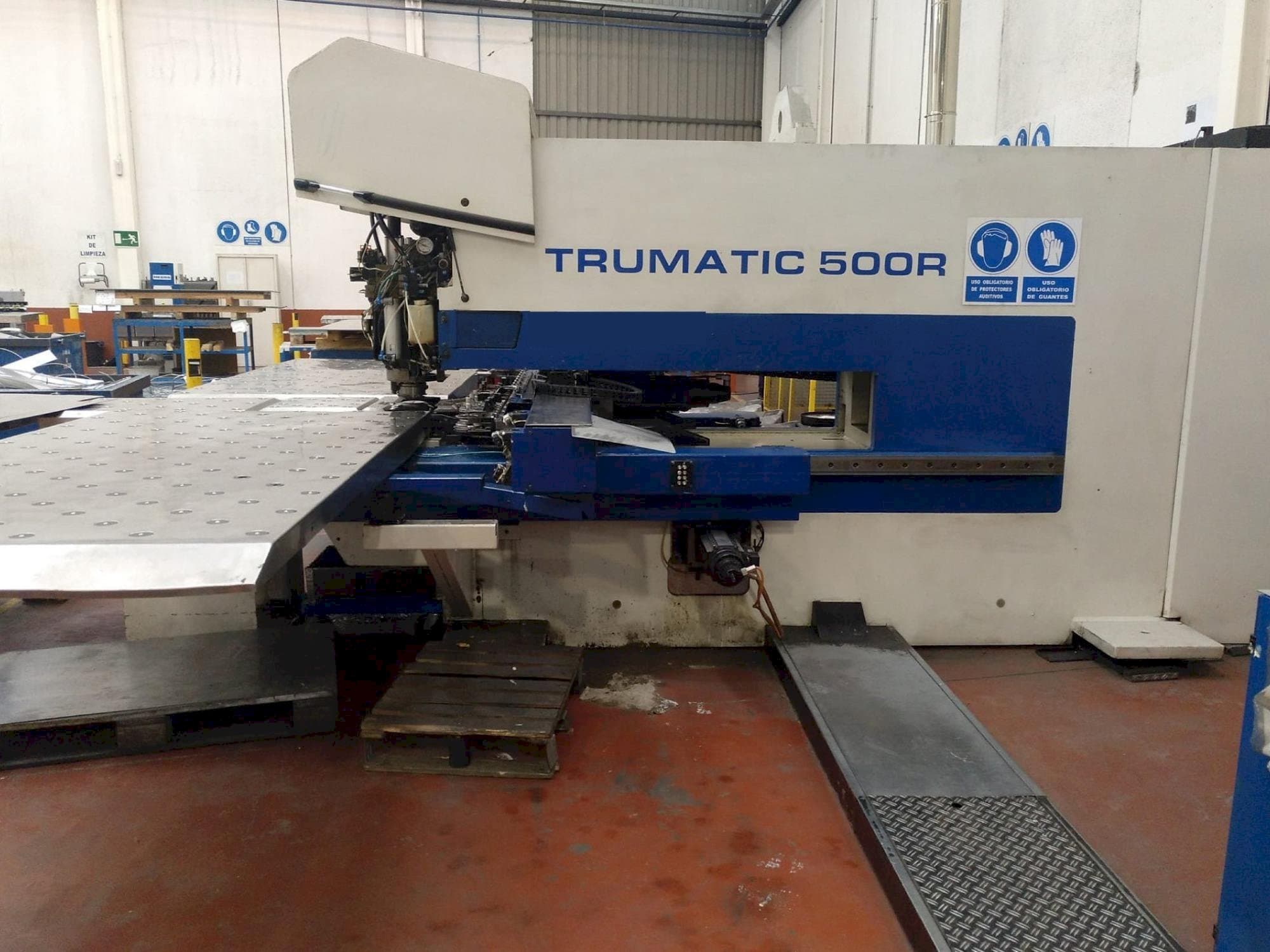 Vista frontale della macchina Trumpf Trumatic 500
