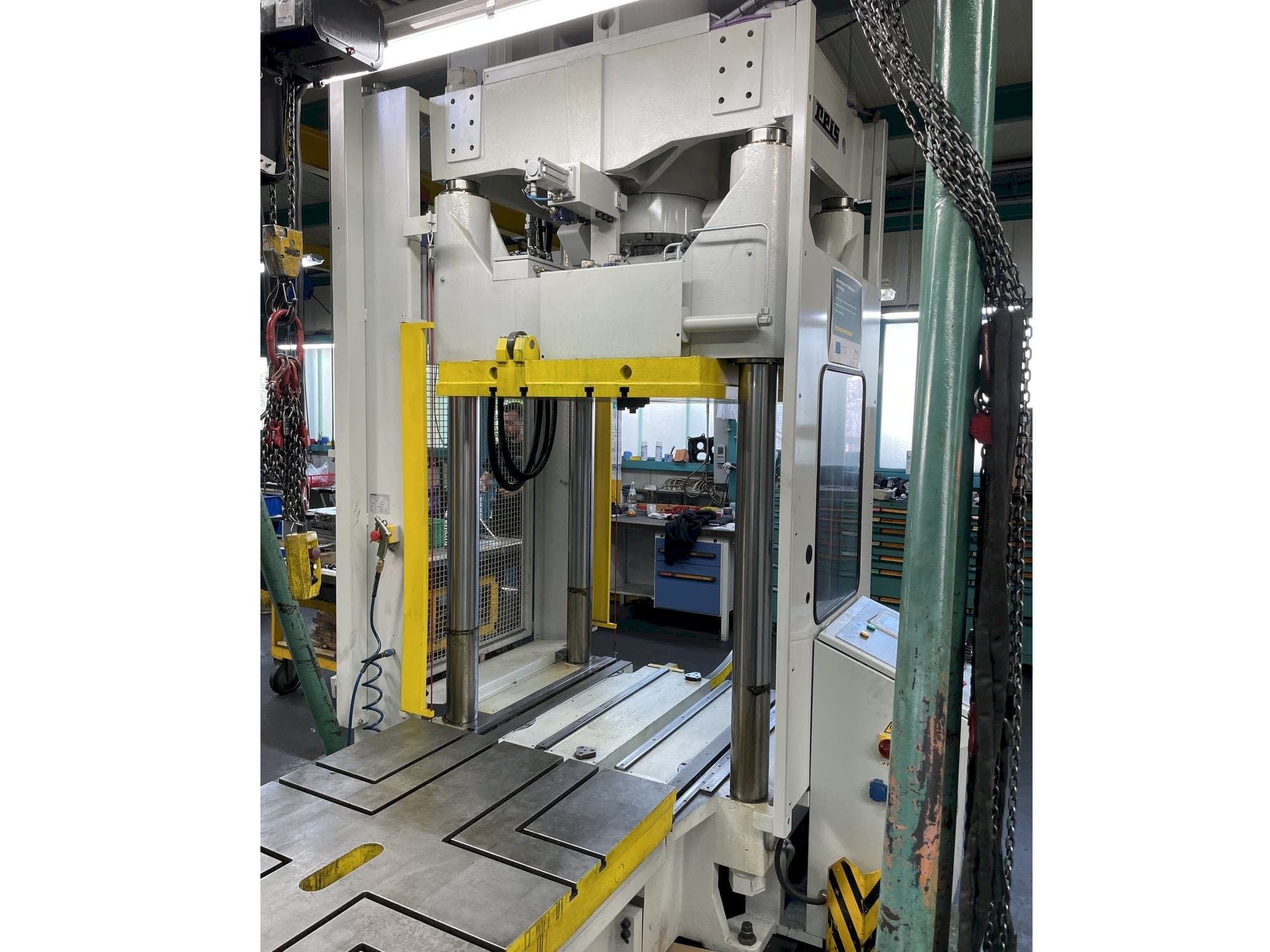 Vista frontale della macchina Reis TUS 100