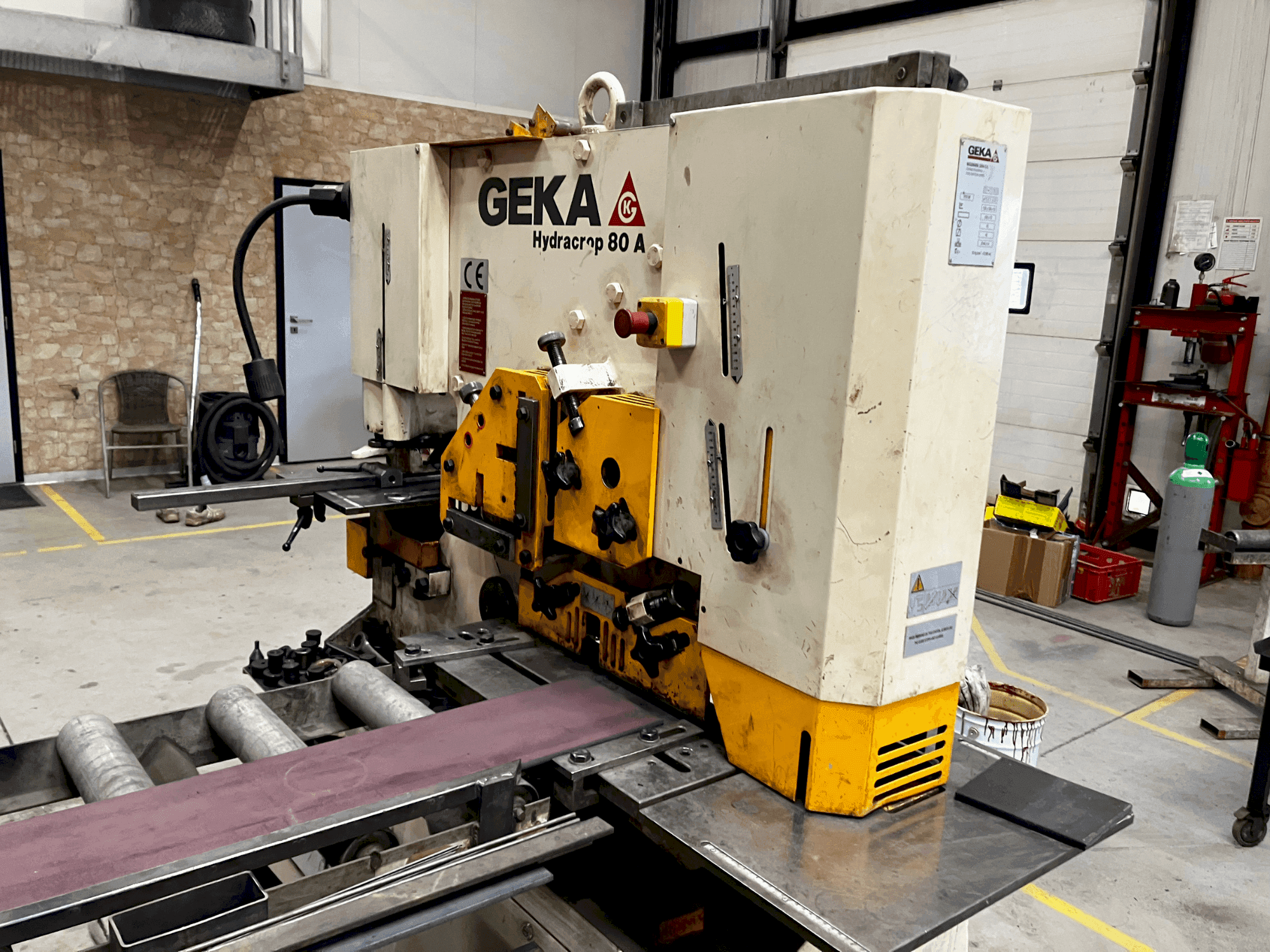 Vista frontale della macchina GEKA Hydracrop 80A