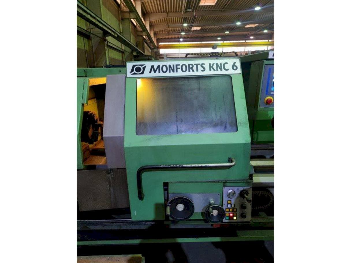 Vista frontale della macchina Monforts KNC6 x 2000