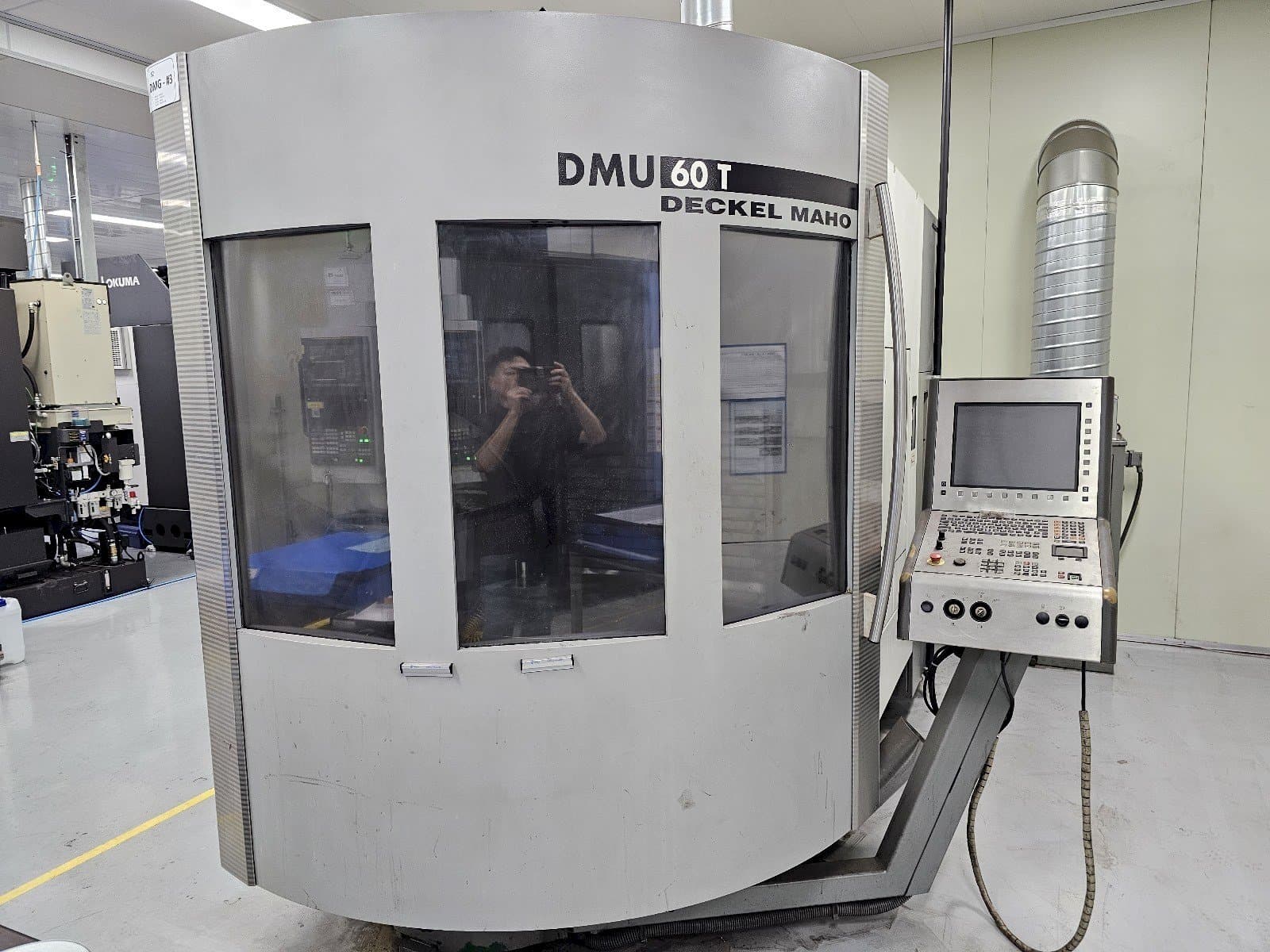 Vista frontale della macchina DECKEL MAHO DMU 60 T