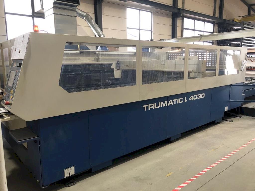 Vista frontale della macchina Trumpf Trumatic L4030