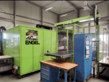 Vista frontale della macchina Engel Duo 11050/1100 WP
