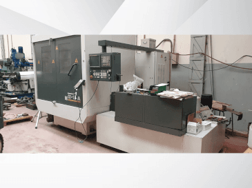 Vista frontale della macchina FANUC Aplha-1iA