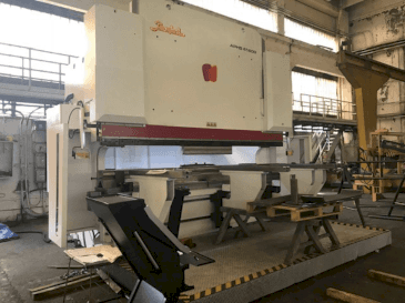 Vista frontale della macchina Baykal APHS 41600