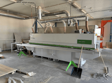 Vista frontale della macchina BIESSE Jade 240