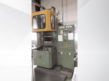 Vista frontale della macchina WICKERT WKP 2560/5/5