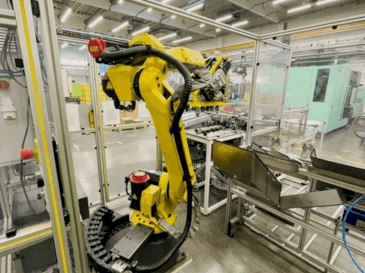 Vista frontale della macchina FANUC M-20ia 35M