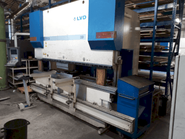 Vista frontale della macchina LVD PPEB 110/30
