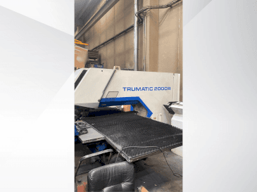 Vista frontale della macchina TRUMPF TC2000R