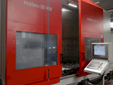 Vista frontale della macchina Matec 30 HV