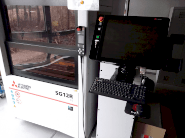 Vista frontale della macchina Mitsubishi Electric SG12M