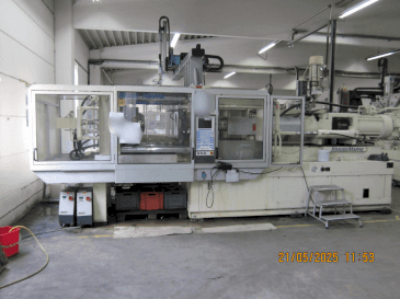 Vista frontale della macchina Krauss Maffei 350-2700 C2