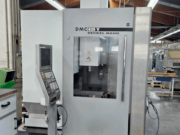 Vista frontale della macchina DMG DECKEL MAHO DMC 635V